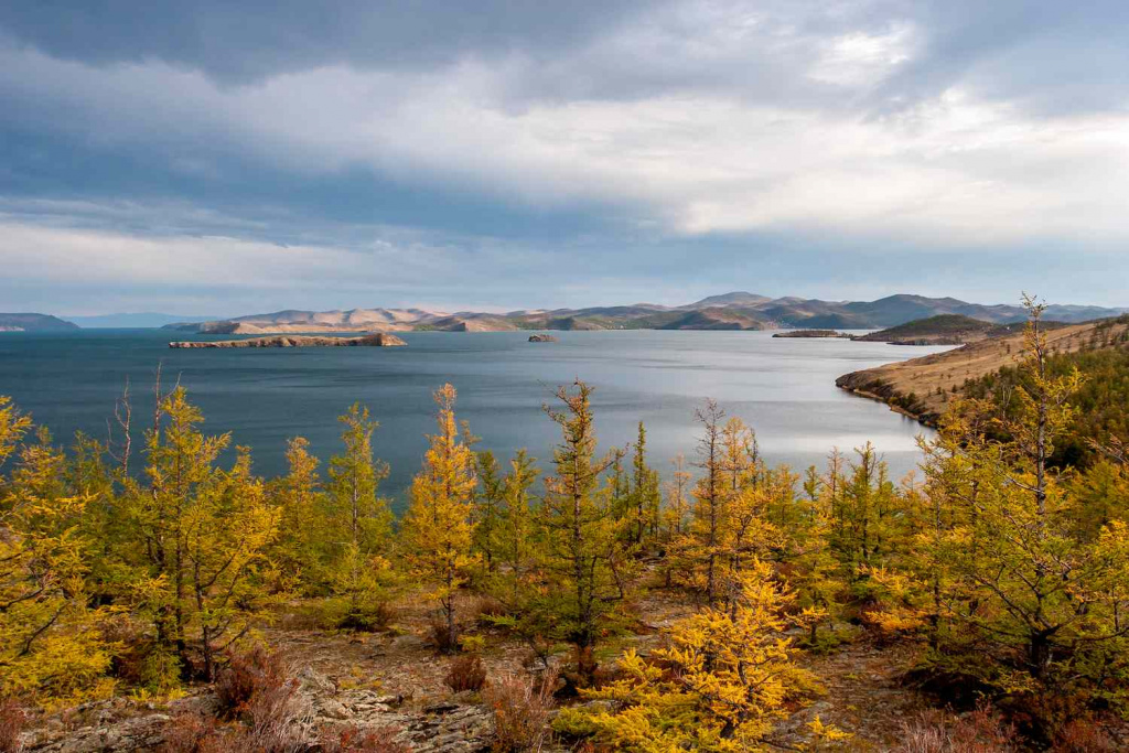 autumn-landscape-with-trees-view-lake-baikal-yellow-trees-foreground-clouds-sky (1).jpg autumn-landscape-with-trees-view-lake-baikal-yellow-trees-foreground-clouds-sky (1).jpg