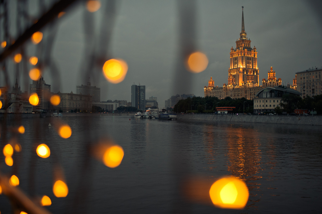 look-through-lamps-shiny-moscow-city (1).jpg